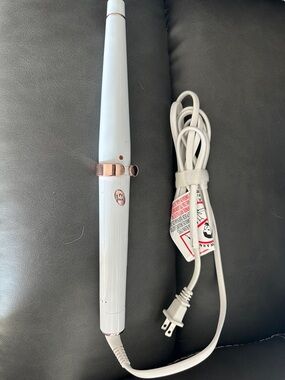 T3 SinglePass Wave Professional Tapered Ceramic Styling Wand, White
